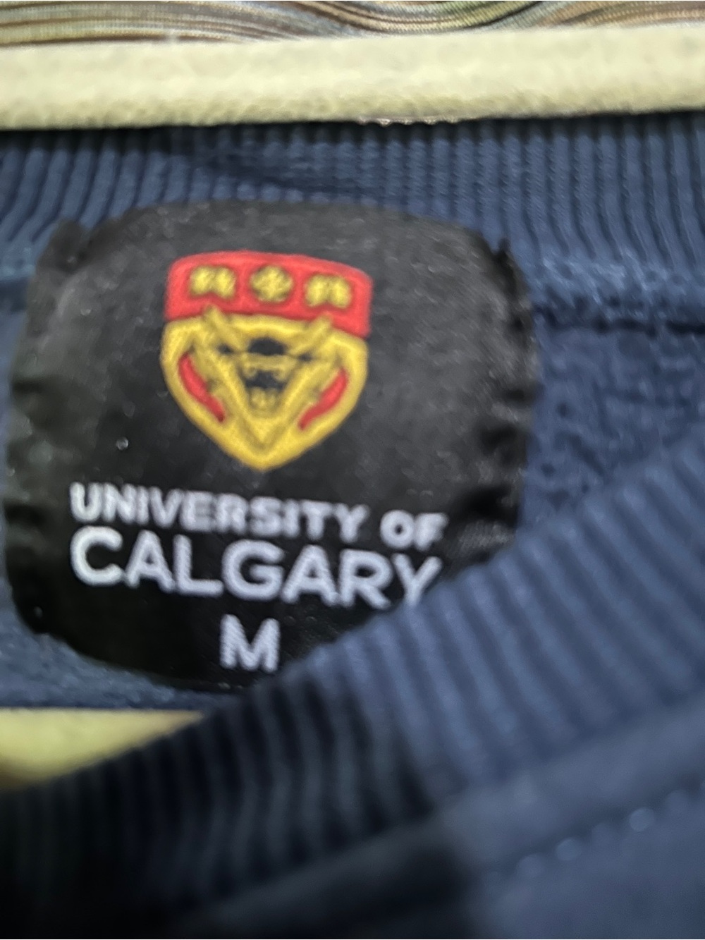 University of Calgary Navy Crewneck Sweatshirt Size M - Picture 5 of 5